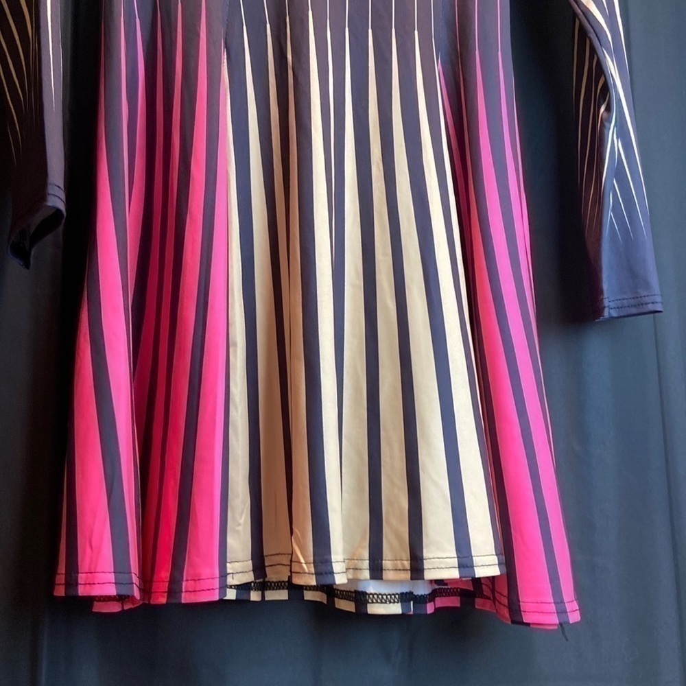 ❤️CBR Boutique Contemporary Dress 💕 - Picture 5 of 11